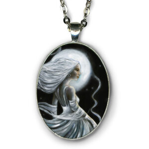 Nyx. Classic Elegance Pendant Necklace